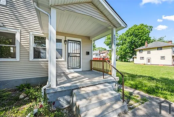 1117 Superior Ave — Photo 2