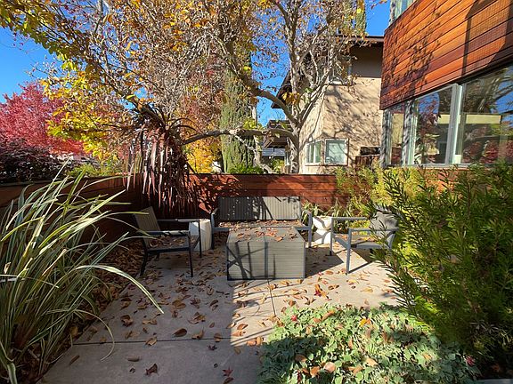 5th image of 200 Waverley St #3