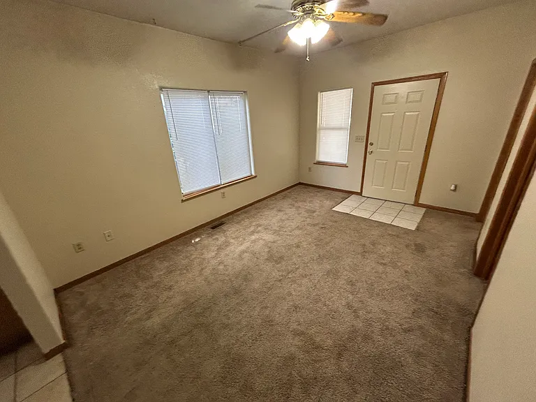 216 N Fern St — Photo 2