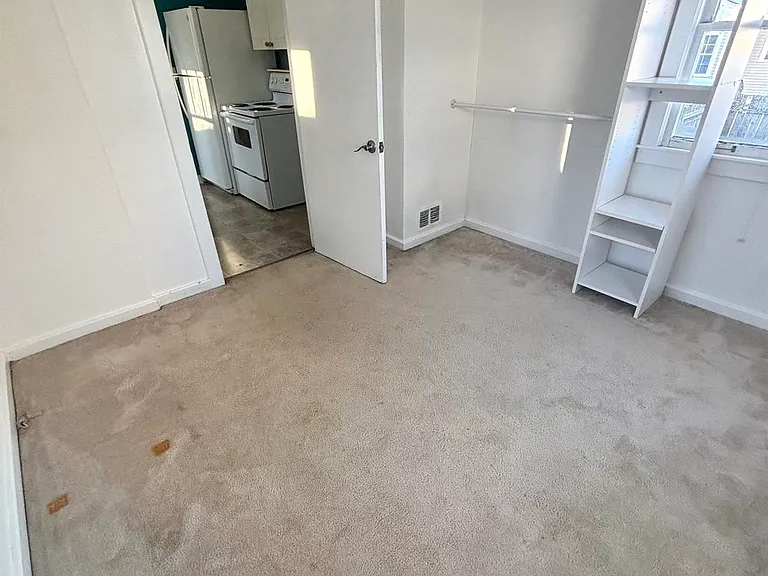 418 N Foster Ave — Photo 12