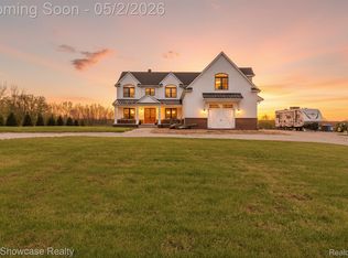 1881 Reidsview Dr, White Lake, MI 48383