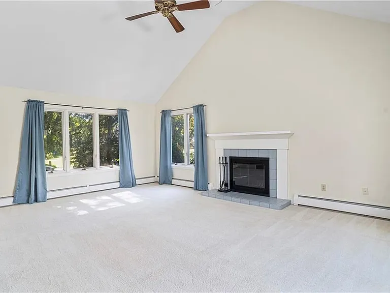 27 Tobin Ln — Photo 4