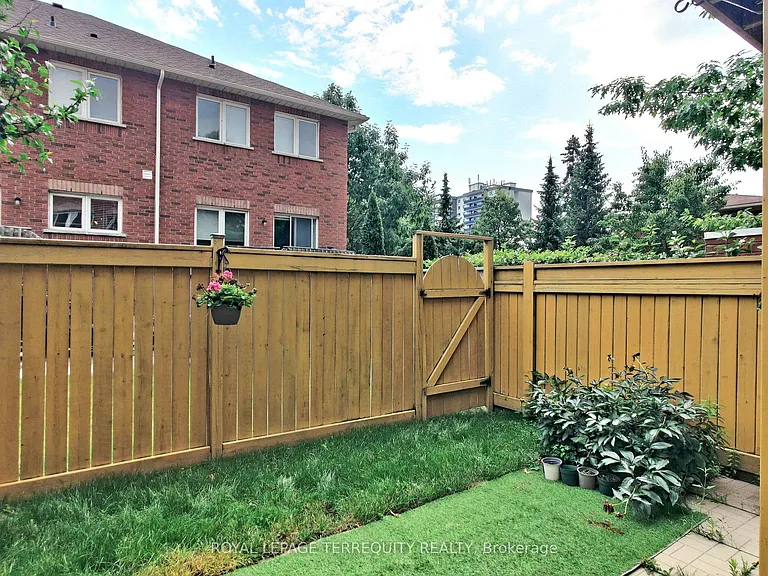1130 Cawthra Rd #46 — Photo 40