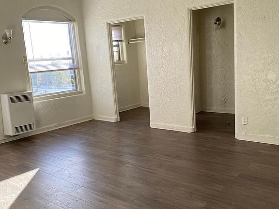 2nd image of 3071 Leeward Ave #402