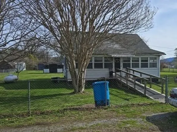 152 5th St, New Castle, VA 24127