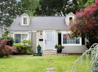 12 Henry St, Tenafly, NJ 07670