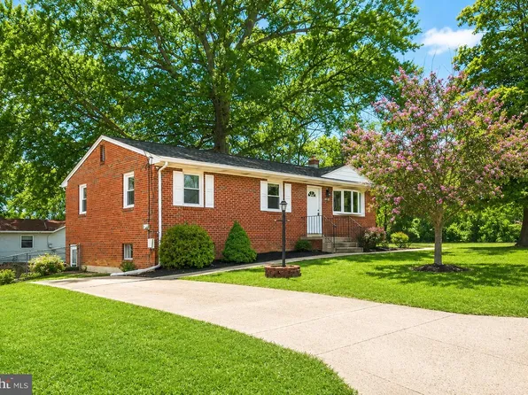 8901 Townsend Ln, Clinton, MD 20735