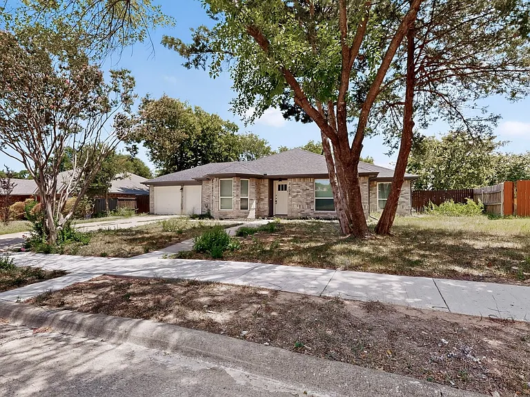 3604 Lily Ln — Photo 4