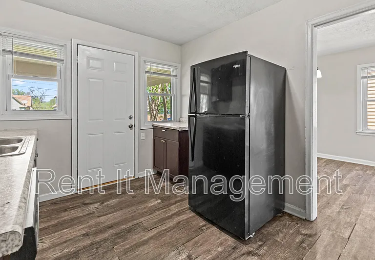 3314 Franklin St — Photo 14