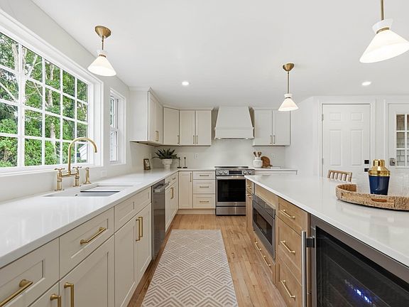 2nd image of 30 Deerfield Rd
