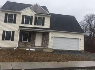 105 Ryan Ln, Mount Wolf, PA 17347