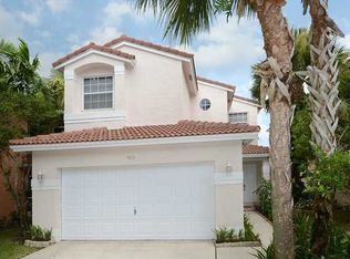 9851 Fairway Cove Ln, Plantation, FL 33324