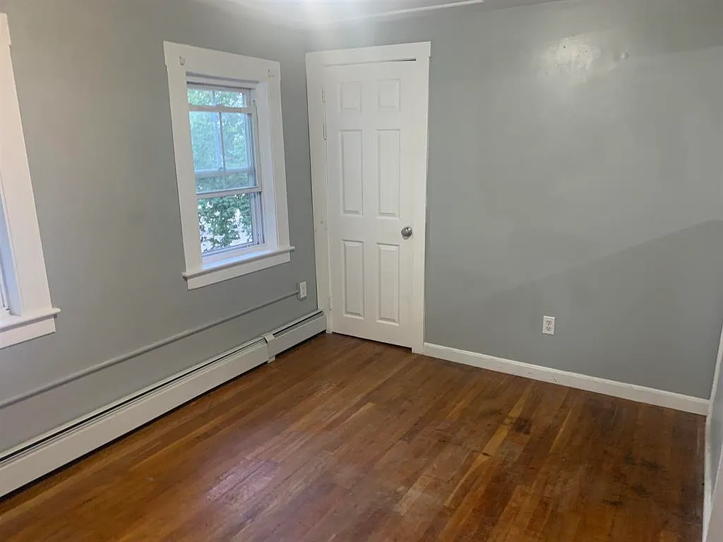 3 bed, 1.0 bath, 1500 sqft, $2,395 — Photo 4
