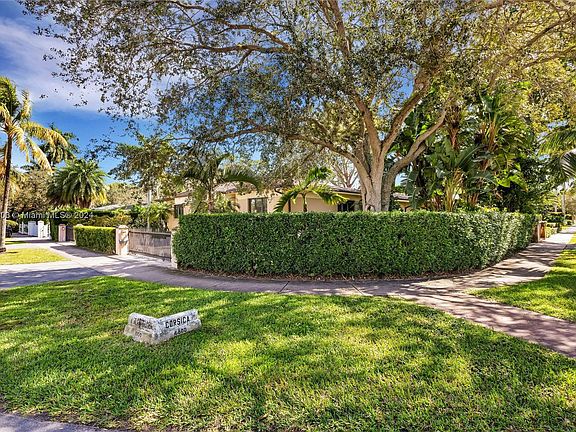 3rd image of 1170 S Alhambra Cir