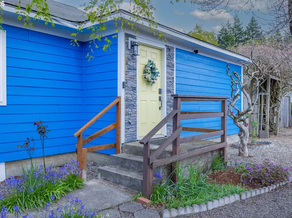 1070 W 11th St, Coquille, OR 97423