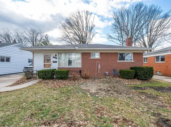 21612 Bon Brae St, Saint Clair Shores, MI 48081
