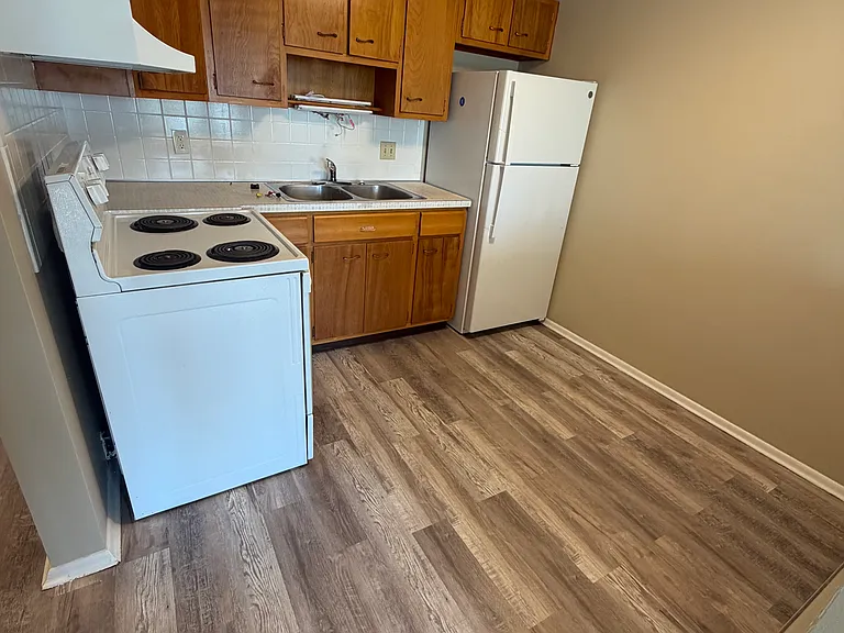 568 S Transit St #4 — Photo 5