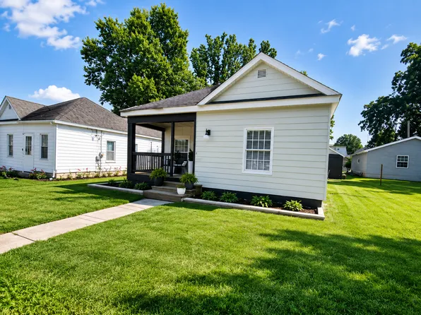 202 E Chester St, Pinckneyville, IL 62274