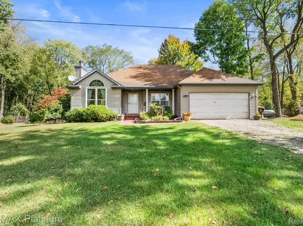 3388 Hogback Rd, Fowlerville, MI 48836