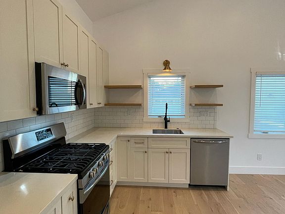 5th image of 349 N Vista Bonita Ave