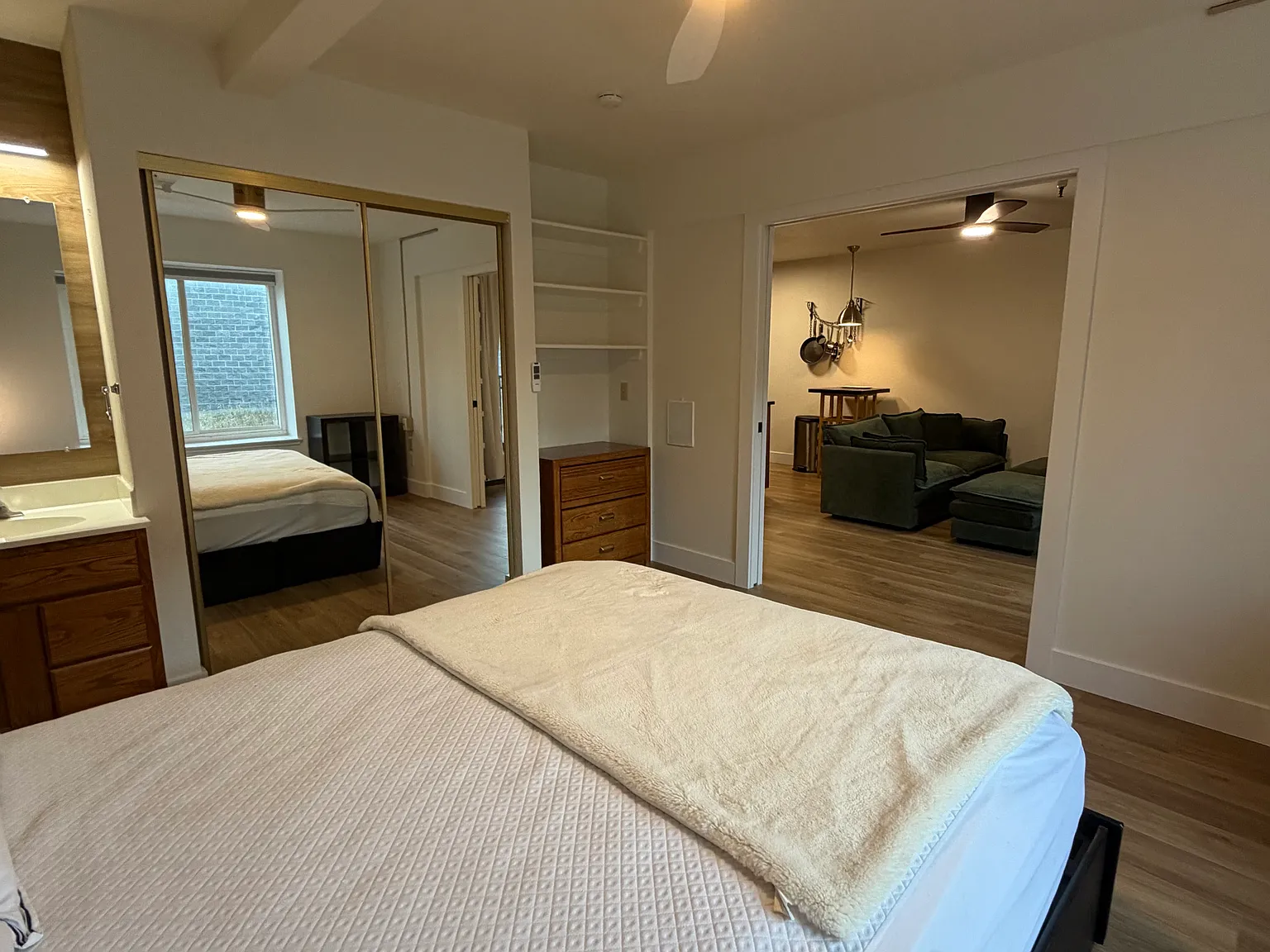 1 bed, 490 sqft, $2,100 — Photo 2