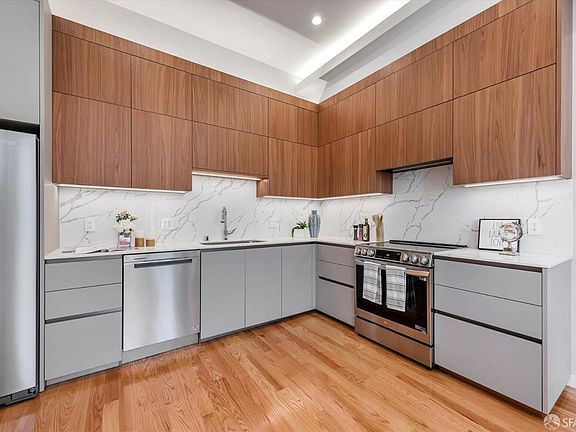 5th image of 1011 S Van Ness Ave APT A