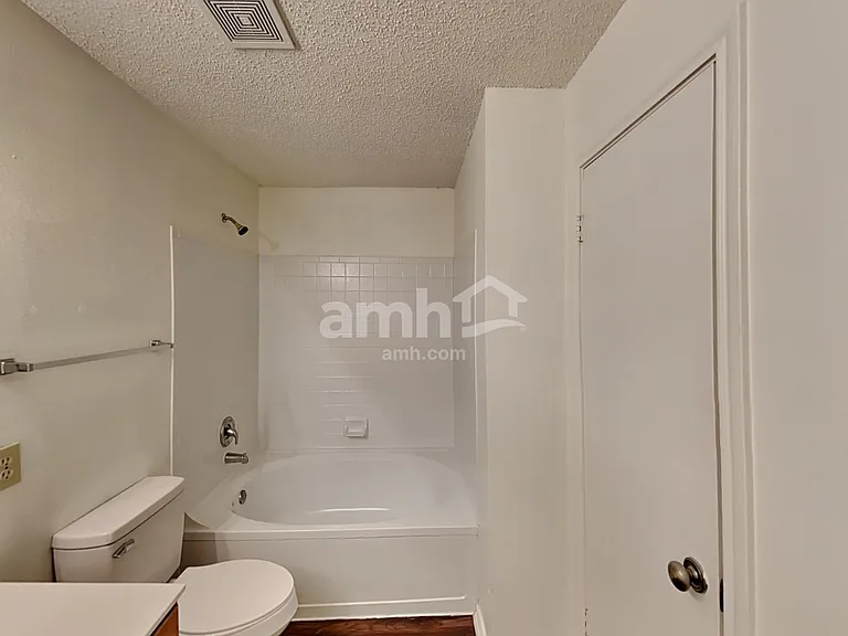 8135 Chestnut Manor Dr — Photo 11