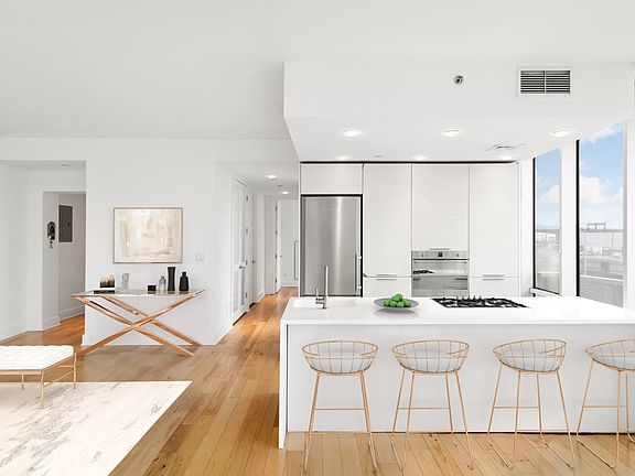 3rd image of 5-19 Borden Ave #2FLRH