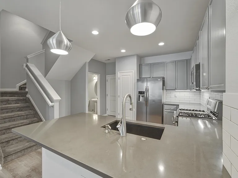 562 E Dry Creek Pl — Photo 4