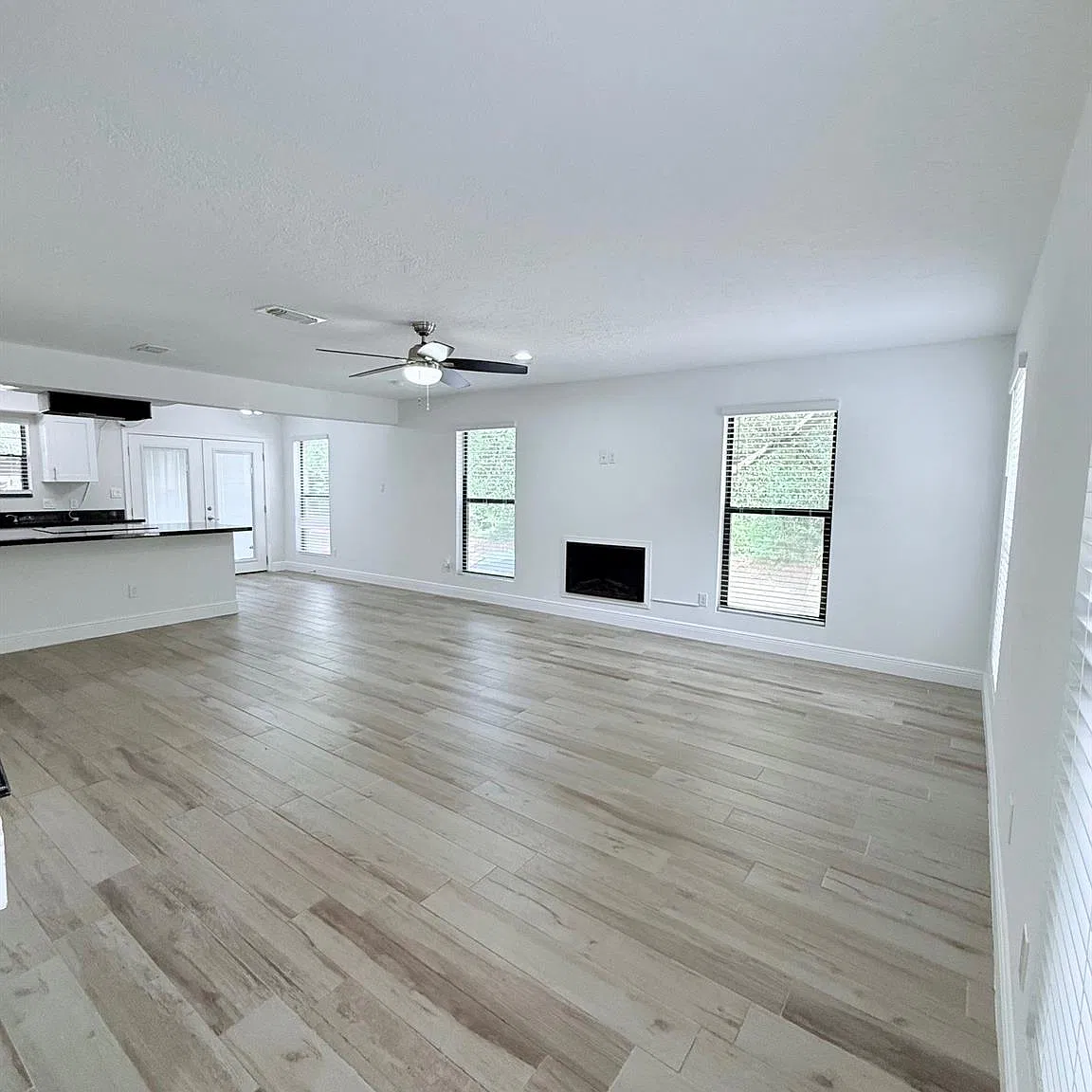3 bed, 2.5 bath, 1320 sqft, $1,650 — Photo 4