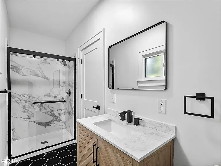 2295 Thurman Ave — Photo 12