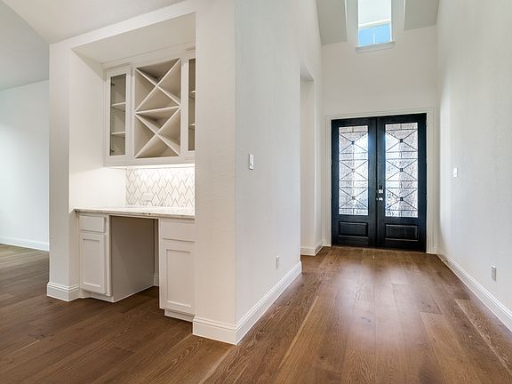 2nd image of 3505 Foxhall St