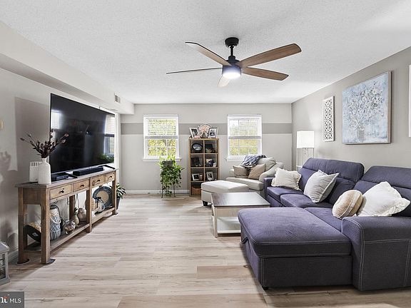 3rd image of 167 Woodstream Dr #167