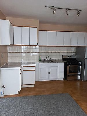2nd image of 897 Saratoga Ave #2A