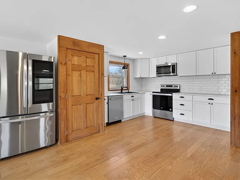 999 Salmon Creek Rd — Photo 8