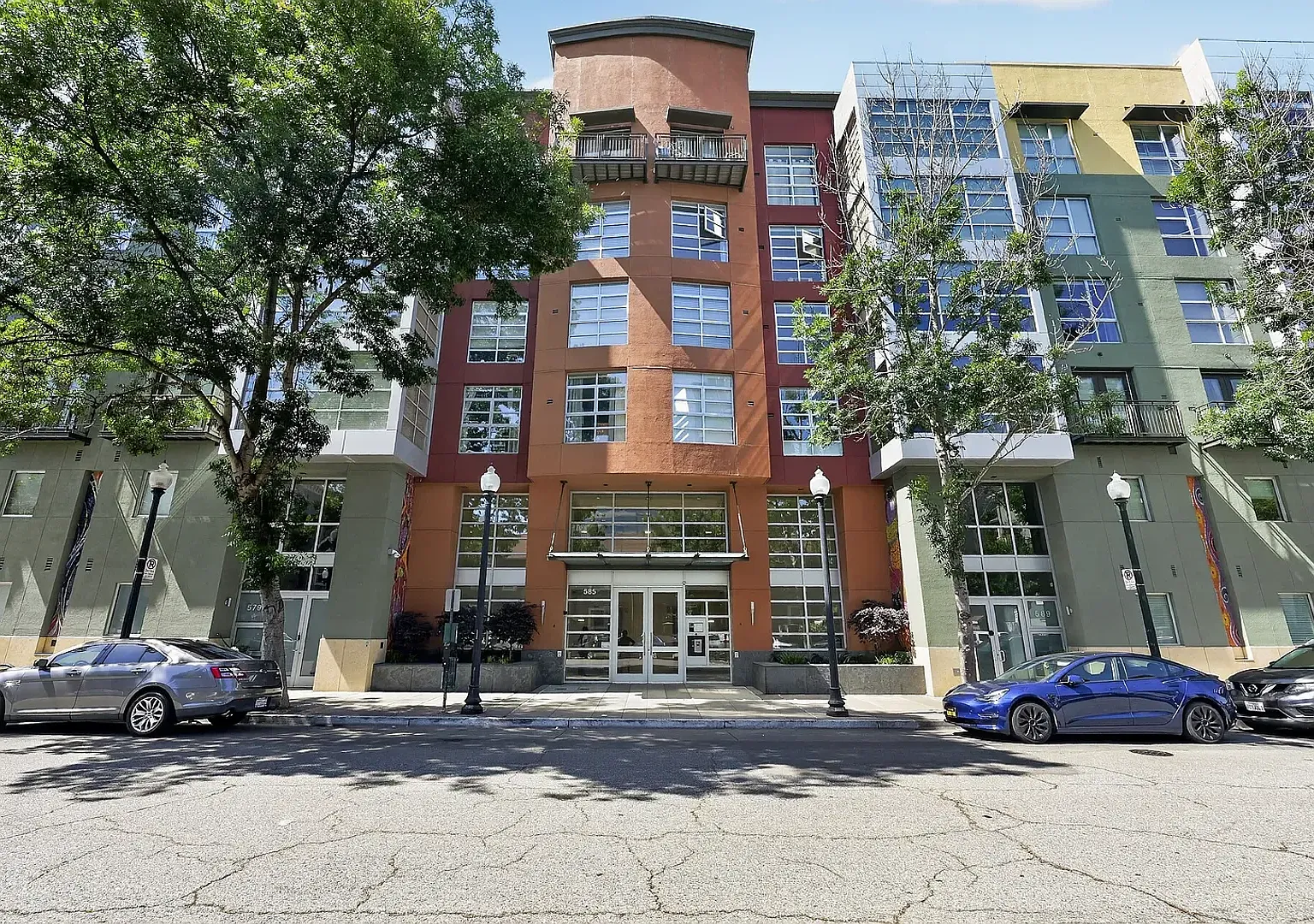 Prime Oakland 1-Bed Condo w/ Resort-Style Amenities & Utilities Included — Photo 3