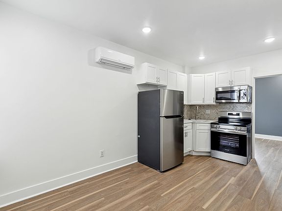 2nd image of 5212 Harlan St #2