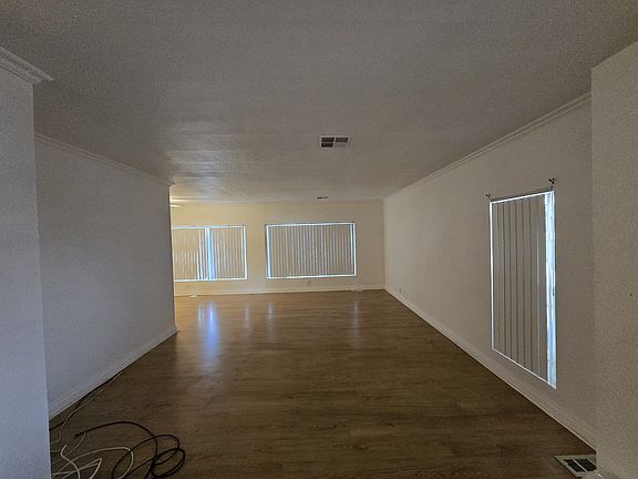 5th image of 885 S Lyon Ave