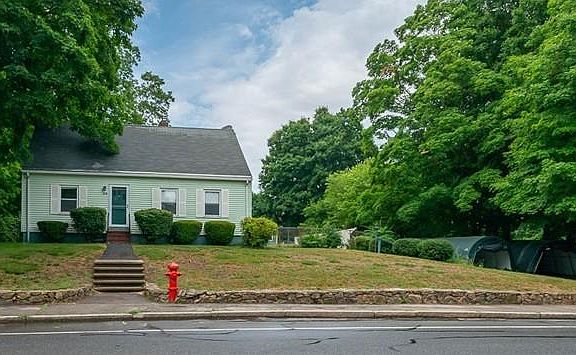 2nd image of 224 Low St