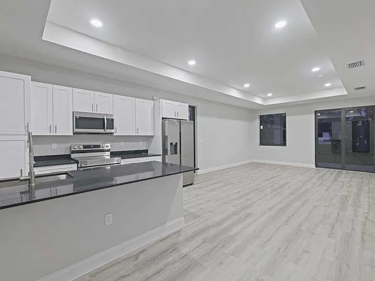 950 Alcalde St E — Photo 10