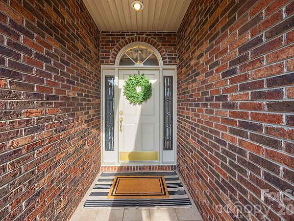 3rd image of 49449 River Run Rd