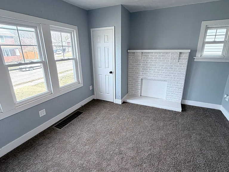 722 Iona Ave — Photo 2
