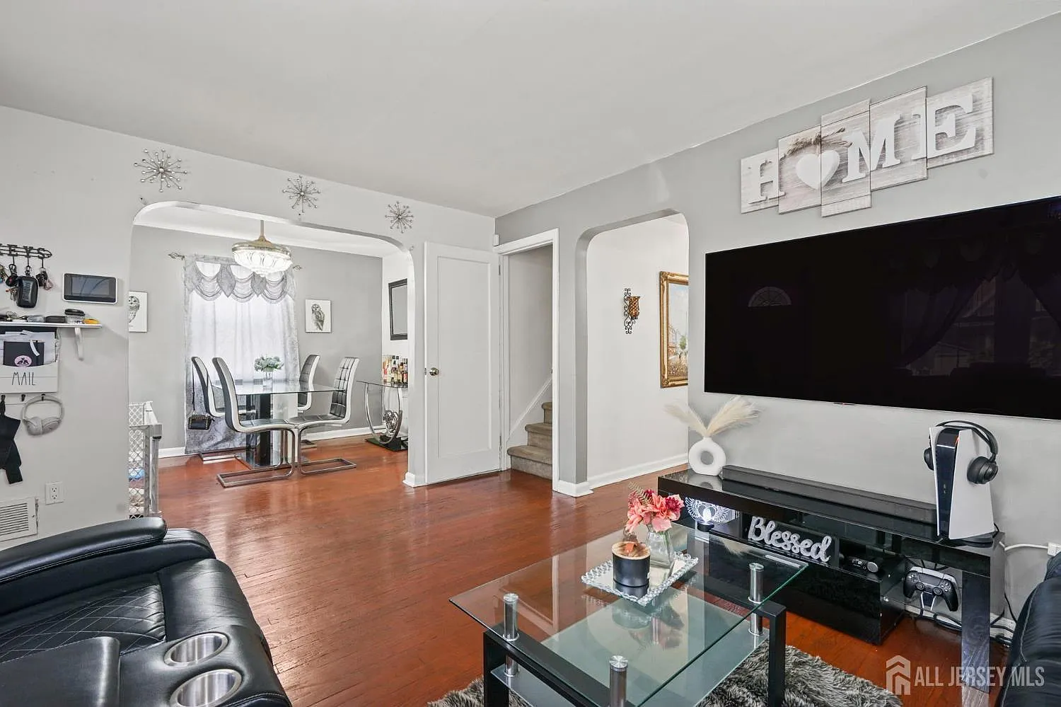 4 bed, 1.0 bath, $3,200 — Photo 3