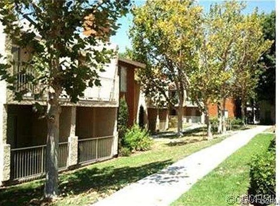 4th image of 1025 N Tippecanoe Ave Unit 110