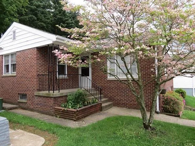 2001 Decatur Avenue photo 1