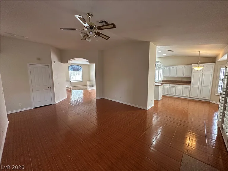 2109 Cedar Hills St — Photo 7
