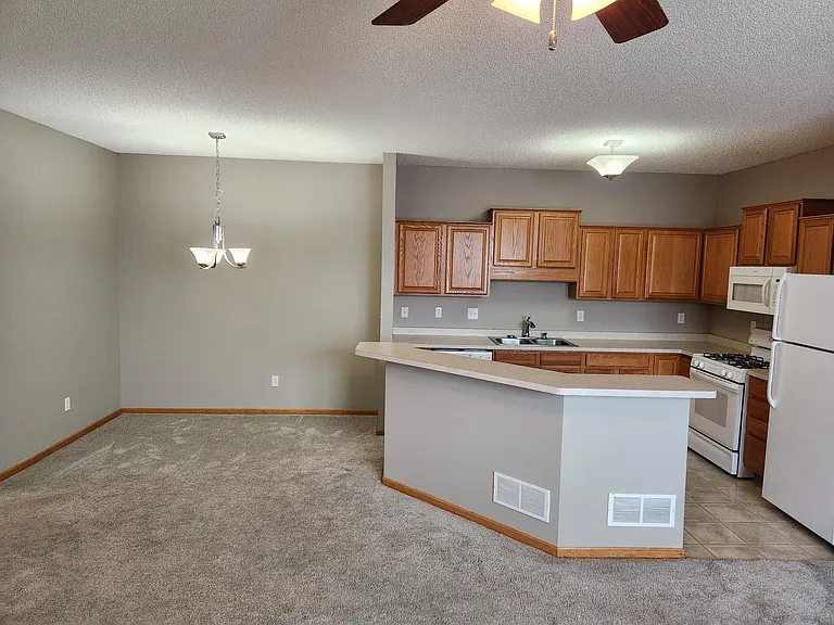 20663 Hampshire Way — Photo 3