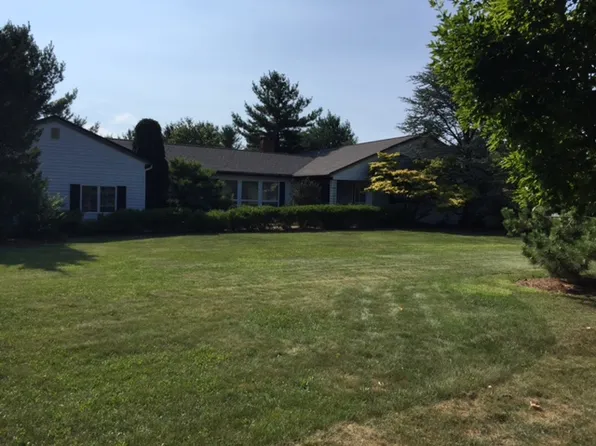 14 Cobbler Ln, Mahwah, NJ 07430