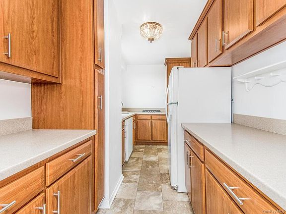 4th image of 555 Kappock St APT 26S
