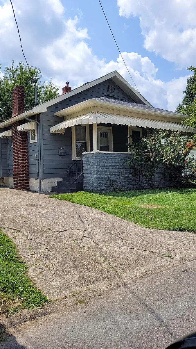 Building Photo - 302 38th St